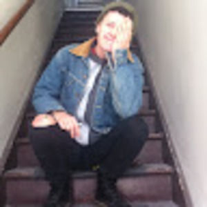 Meet your Posher, Caitlin